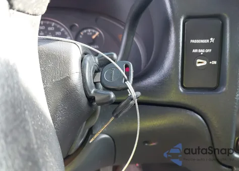 2000 Chevrolet S-10 Ls z USA, uszkodzony, nr VIN 1GCCS1944YK157856